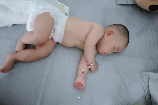 代怀选性别包生男孩宝宝短发型女